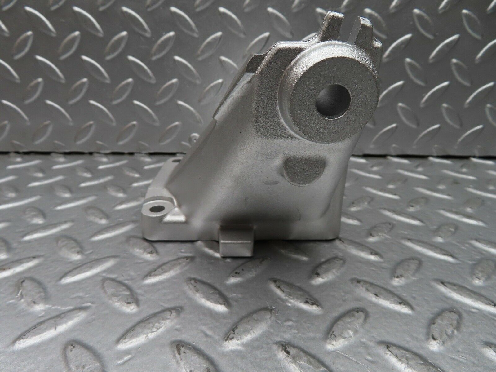 20079 Mercedes-Benz R129 300SL Coupe Engine Mount Bracket Left Side 1042230404