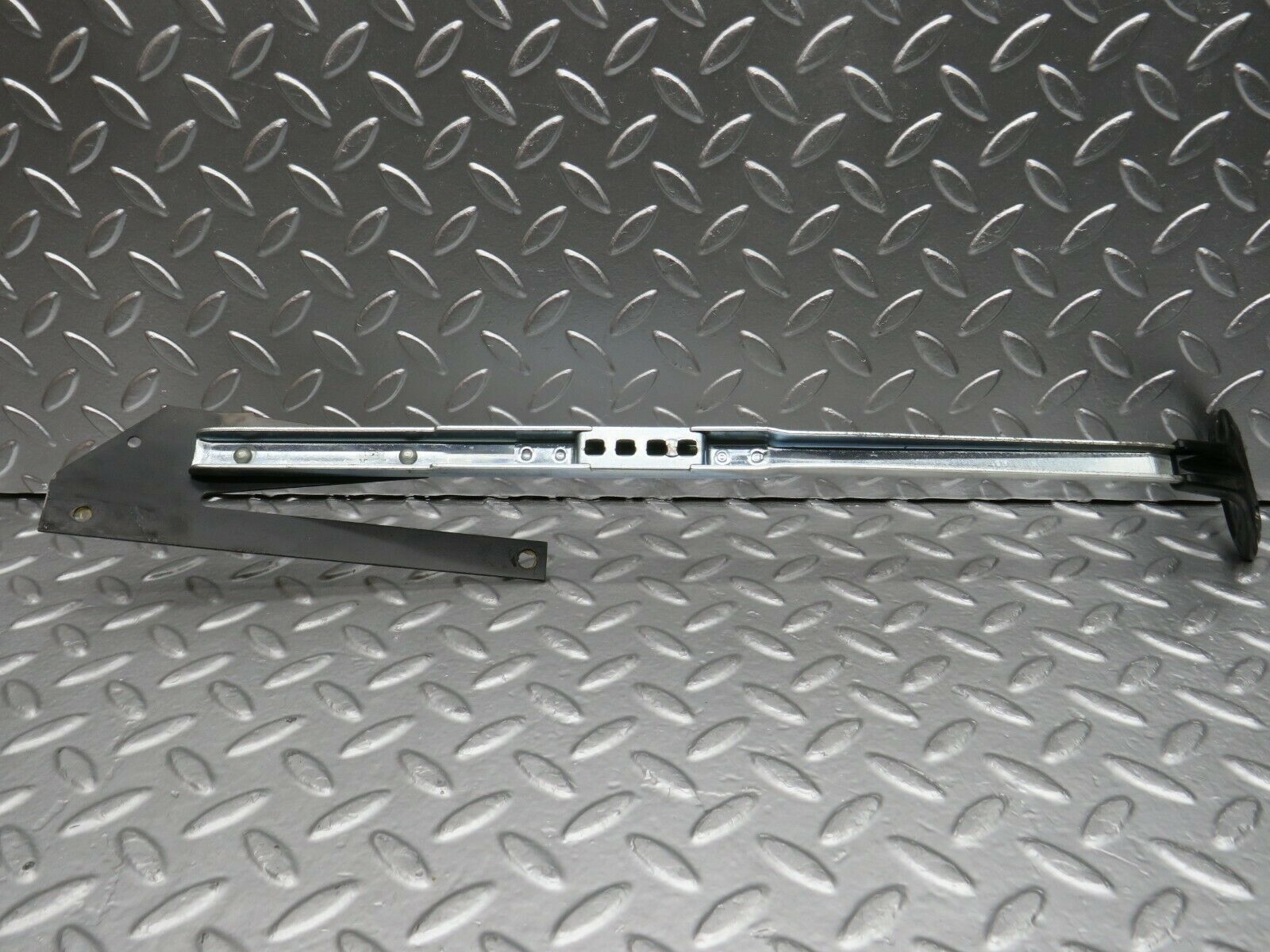 22304 Mercedes-Benz S123 280TE Wagon Front Right Adjusting Handle