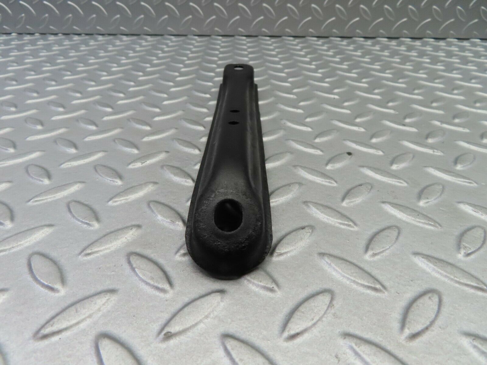 5977 Mercedes-Benz W123 200 Air Intake Manifold Bracket