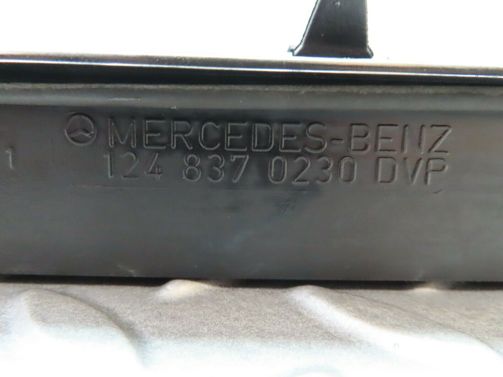 5579 Mercedes-Benz W124 230E Rear Air Intake Vent Left 1248370230