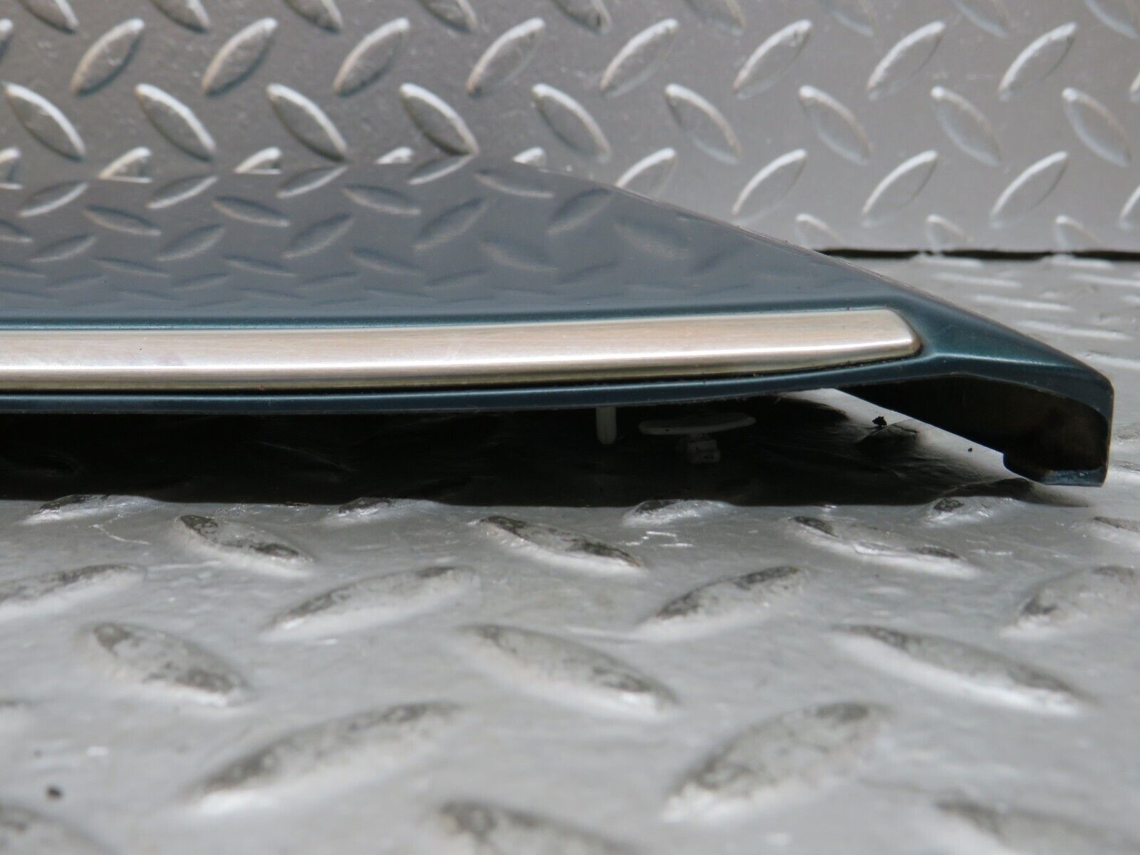 27658 Mercedes-Benz S124 300TE Front Left Fender Wing Moulding Trim 1246901340