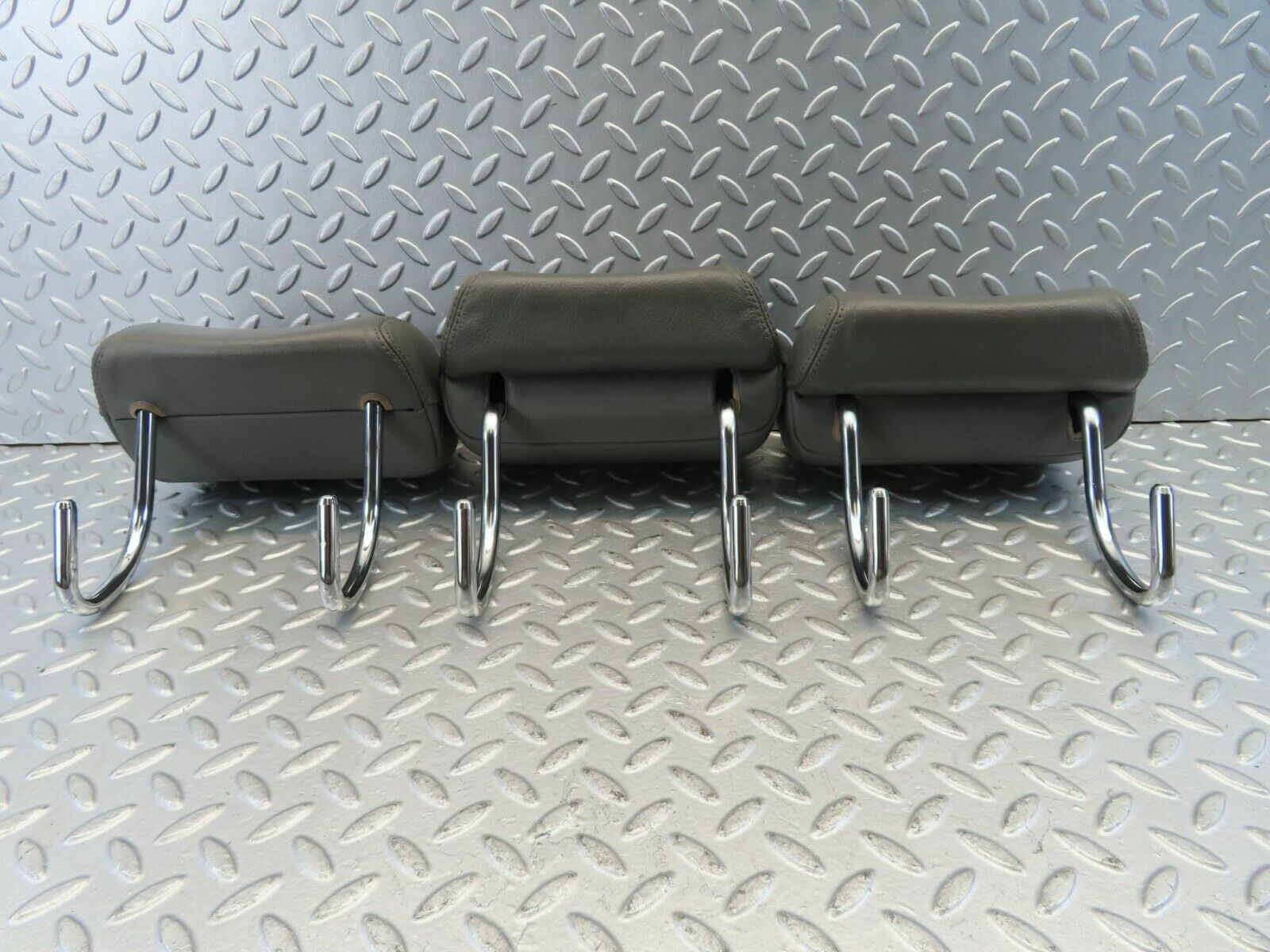 11189 Mercedes-Benz W221 S320 Rear Headrest Set