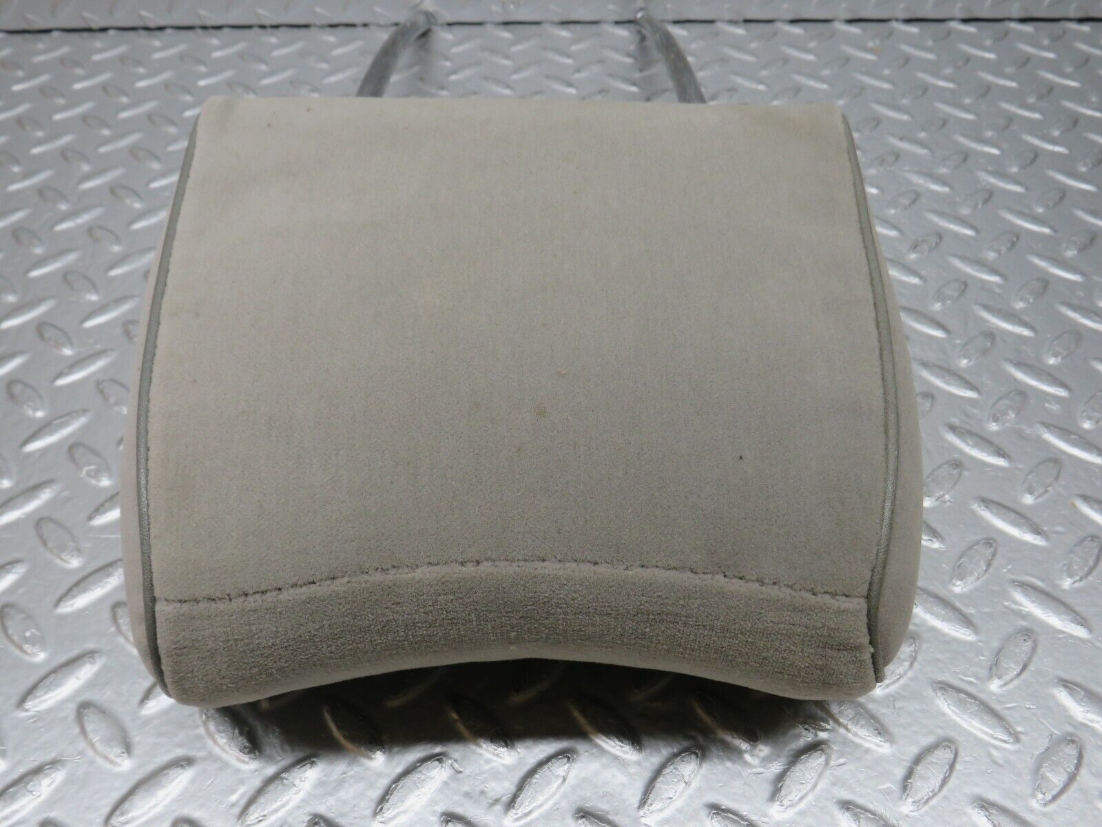 32583 Mercedes-Benz S124 300TE Wagon Front Right Seat Headrest Grey