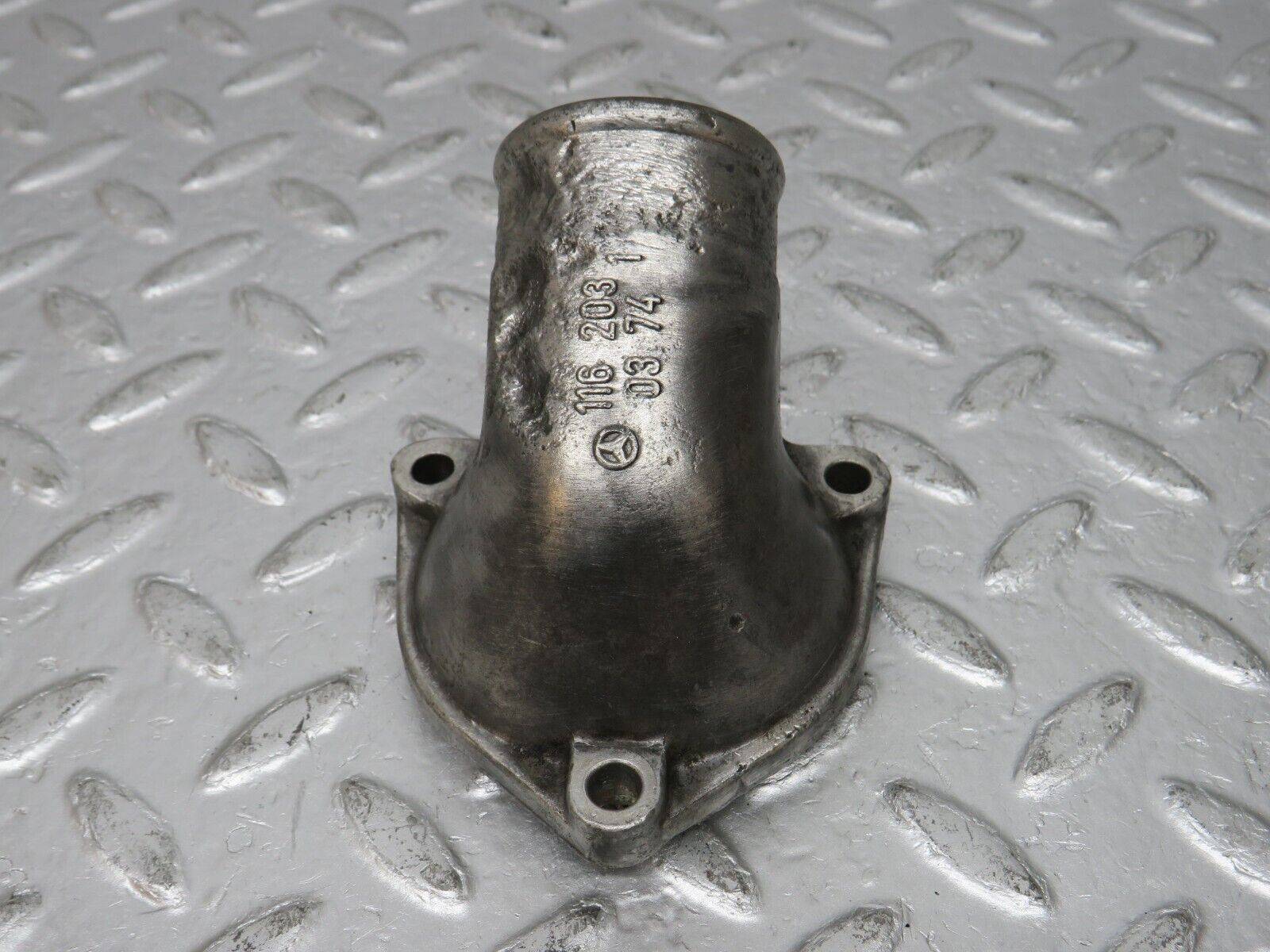 32789 Mercedes-Benz C107 R107 350 V8 Thermostat Housing 1162030374