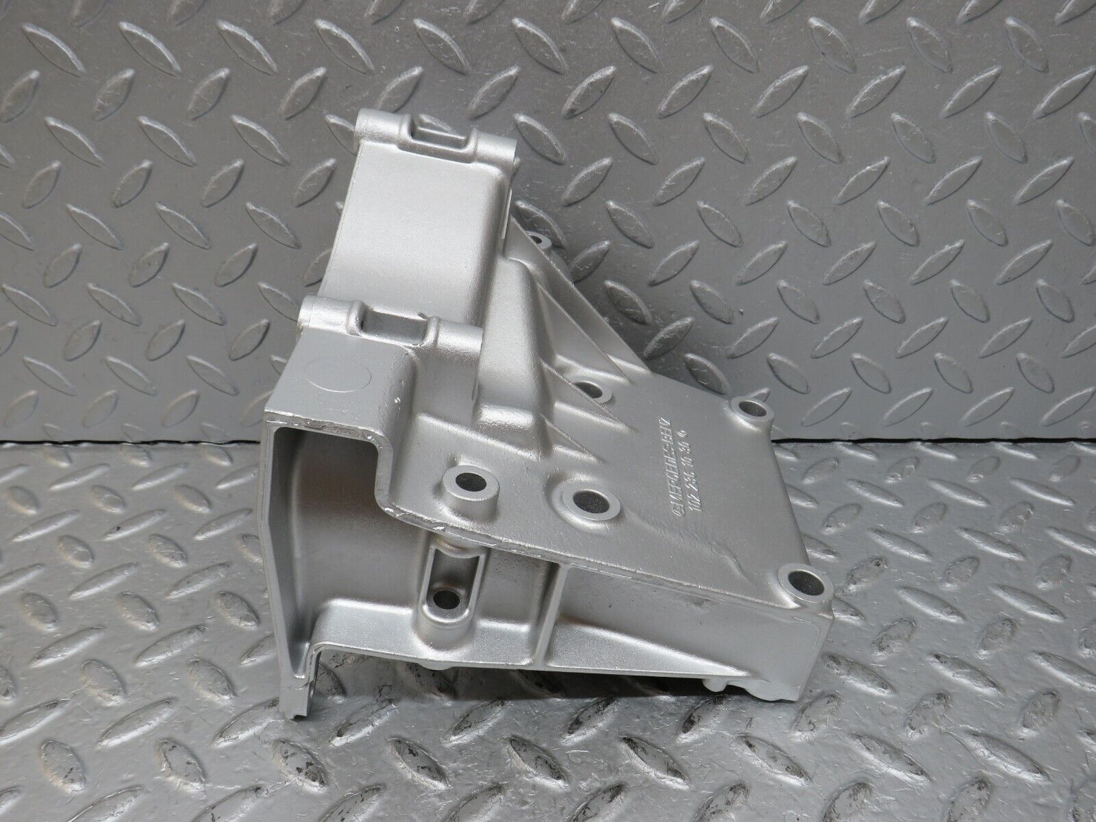 36790 Mercedes-Benz W201 190E 2.0L Power Steering Pump Bracket 1022361030