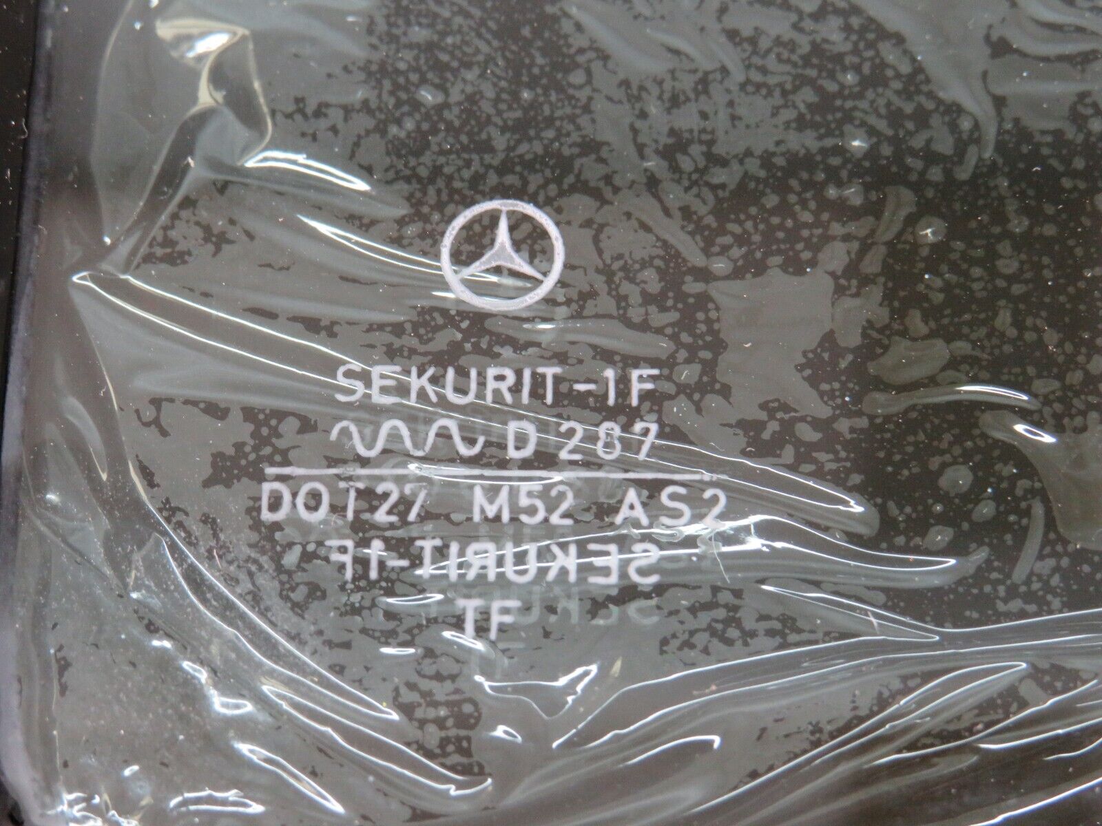 26058 Mercedes-Benz W116 450SE Rear Left Quarter Window Glass