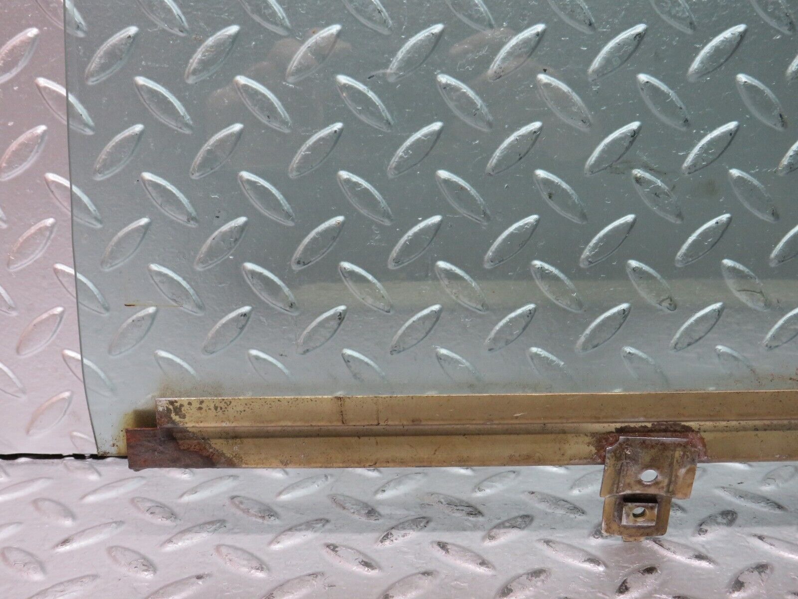 28673 Mercedes-Benz W123 230E Rear Left Door Window Glass