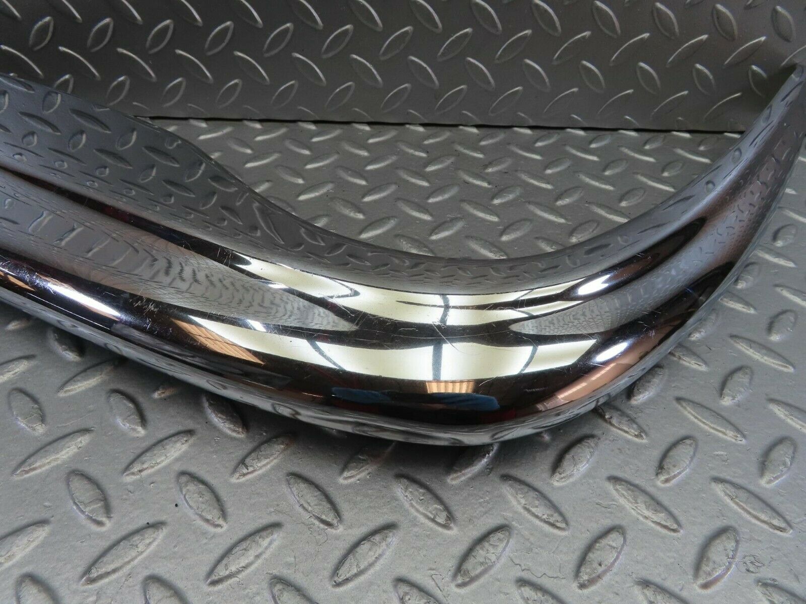 10615 Mercedes-Benz W108 Front Left Upper Bumper Corner