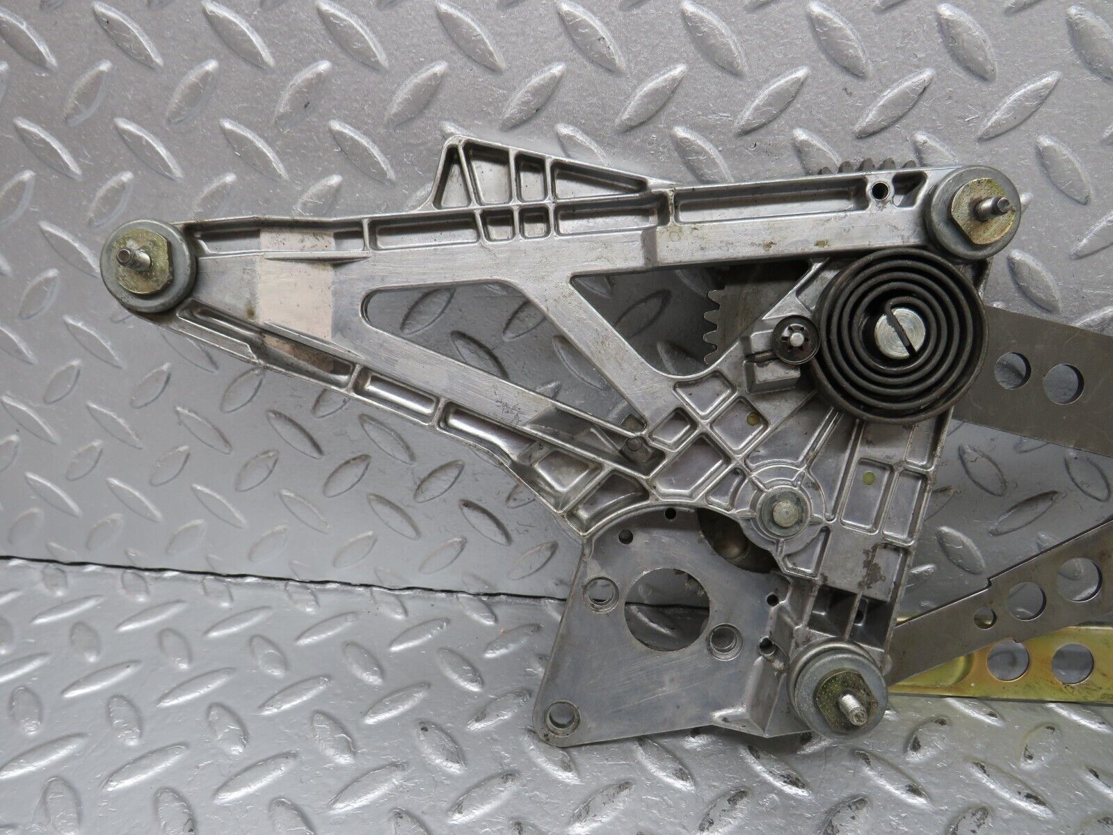 40606 Mercedes-Benz W123 300D Front Left Power Window Regulator 1237202746