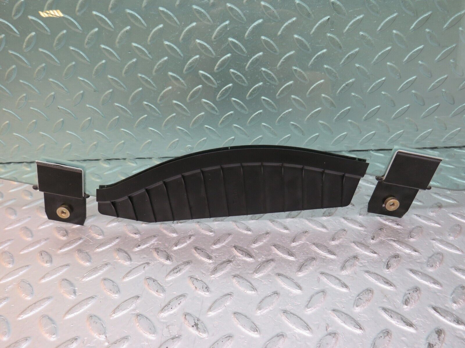 35168 Mercedes-Benz W221 Front Left Door Window Glass