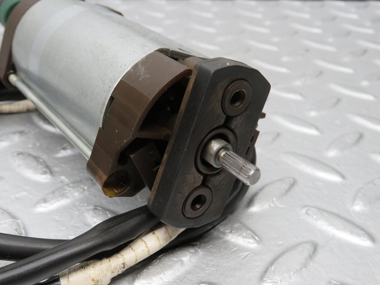 36849 Mercedes-Benz R129 300SL-24 Front Left Seat Adjustment Motor Bosch 1298206142 0130008047