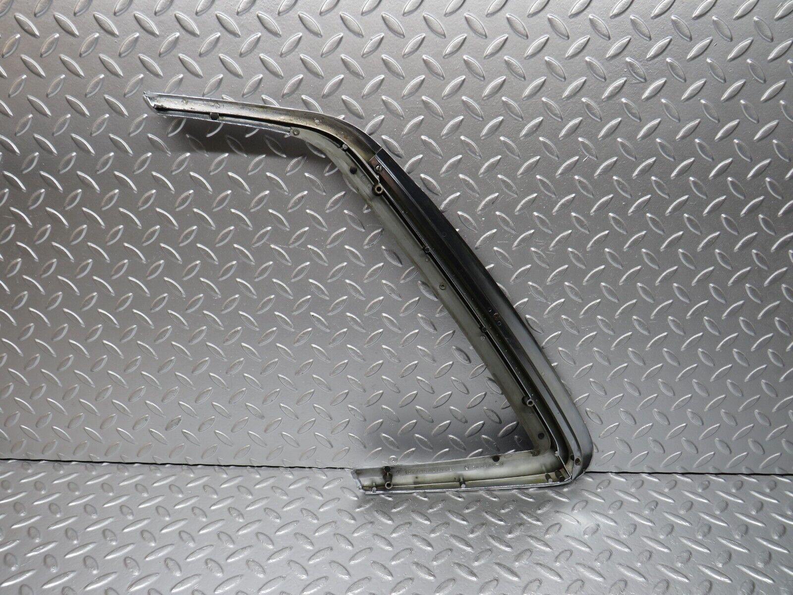 0695 Mercedes-Benz C107 350SLC Coupe Window Trim Chrome Right Side 1076980289