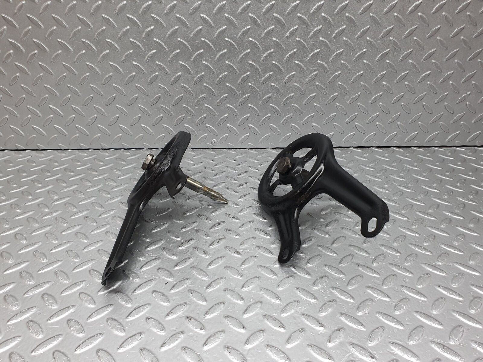 41169 Mercedes-Benz W126 300SE Rear Suspension Axle Mounting Bracket 2x