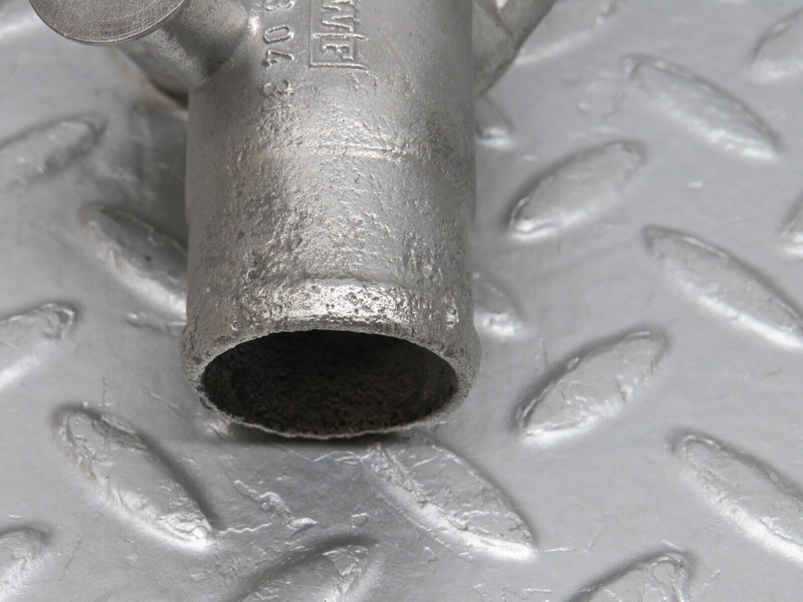 38110 Mercedes-Benz A124 320E Cabriolet Coolant Flange Pipe 1042030431