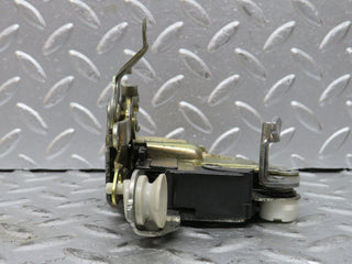 27669 Mercedes-Benz S124 300TE Wagon Front Right Door Lock Mechanism