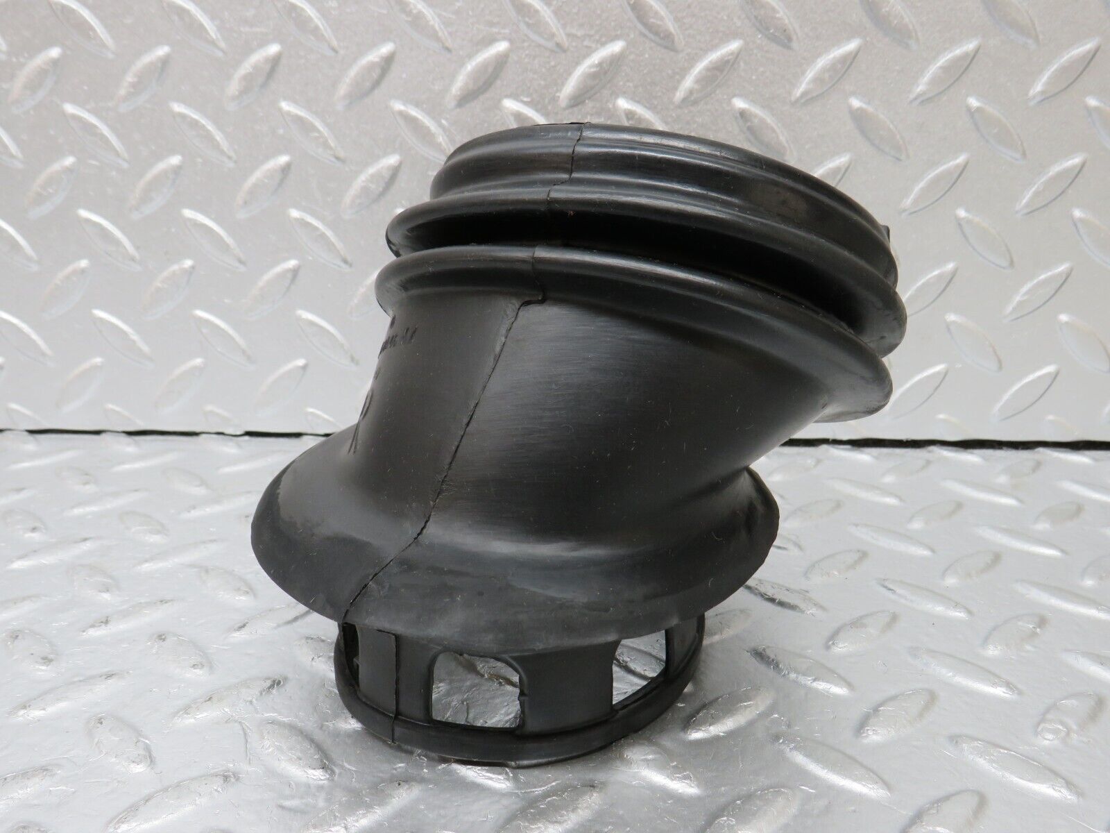 34428 Mercedes-Benz C126 380SEC Coupe Fuse Box Rubber Grommet 1265450146