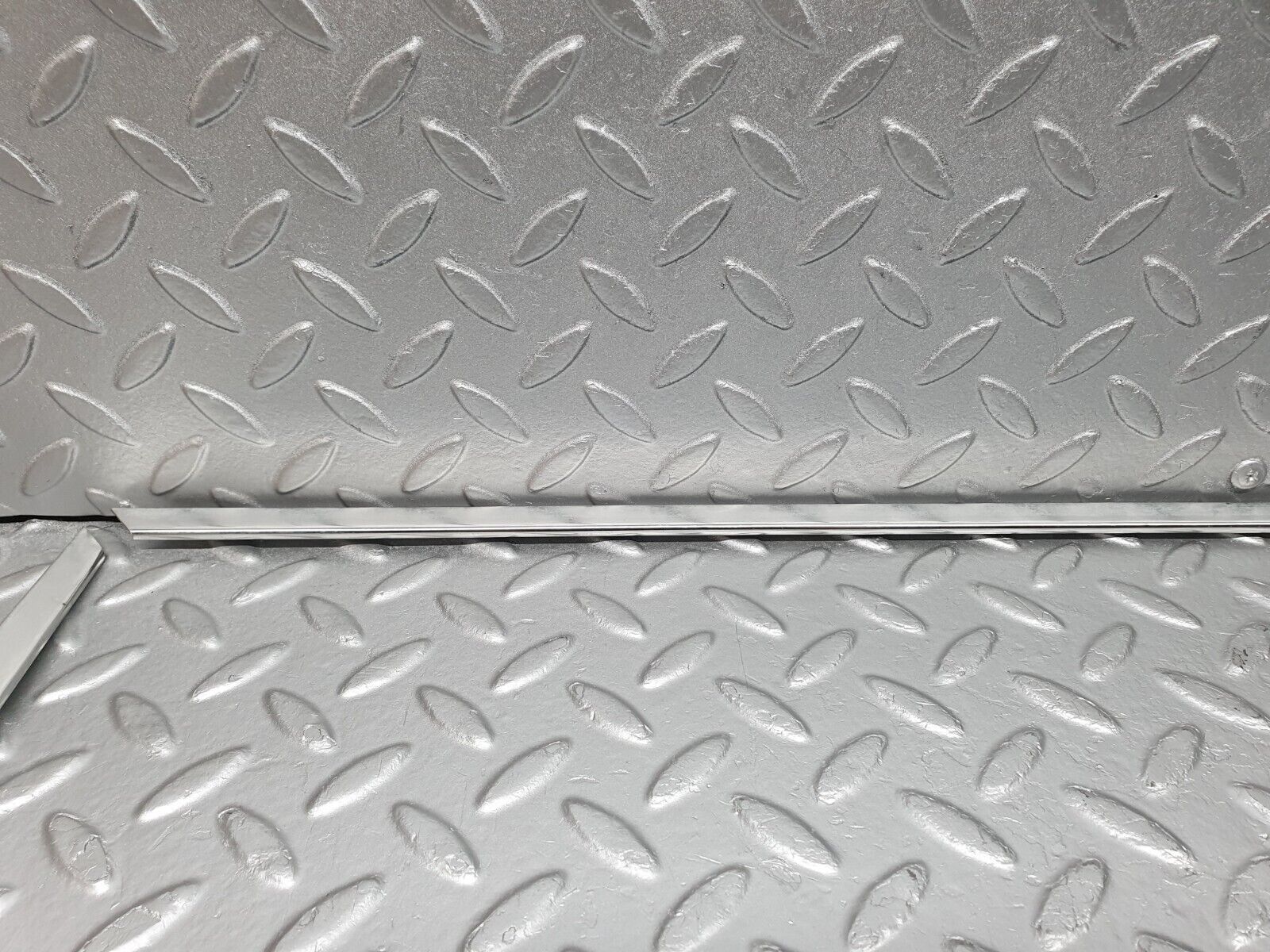 40772 Mercedes-Benz W123 300D Rear Left Door Window Chrome Frame