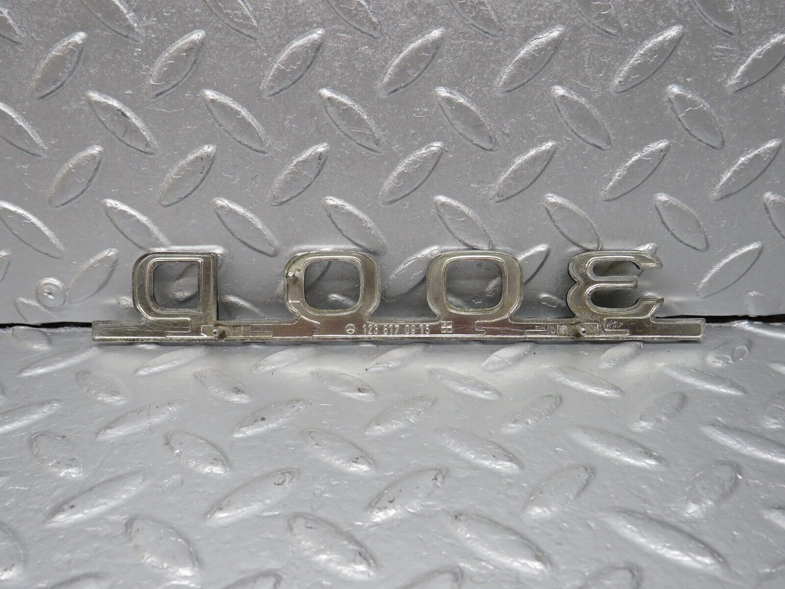 40692 Mercedes-Benz W123 300D Trunk Badge Emblem 1238170915