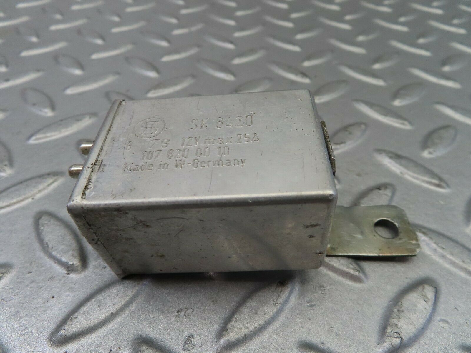 7444 Mercedes-Benz W116 450SE Heated Window Relay 1078200010