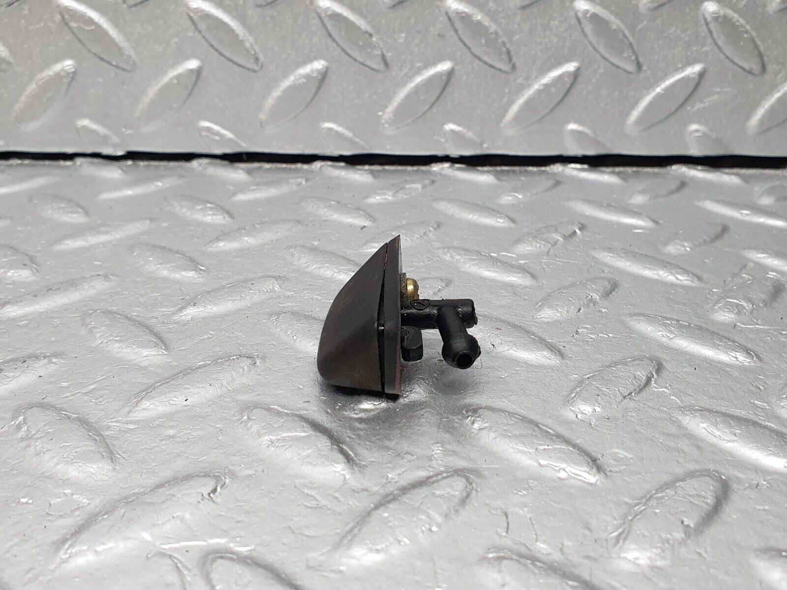 41301 Mercedes-Benz S124 E220 Wagon Windscreen Washer Nozzle