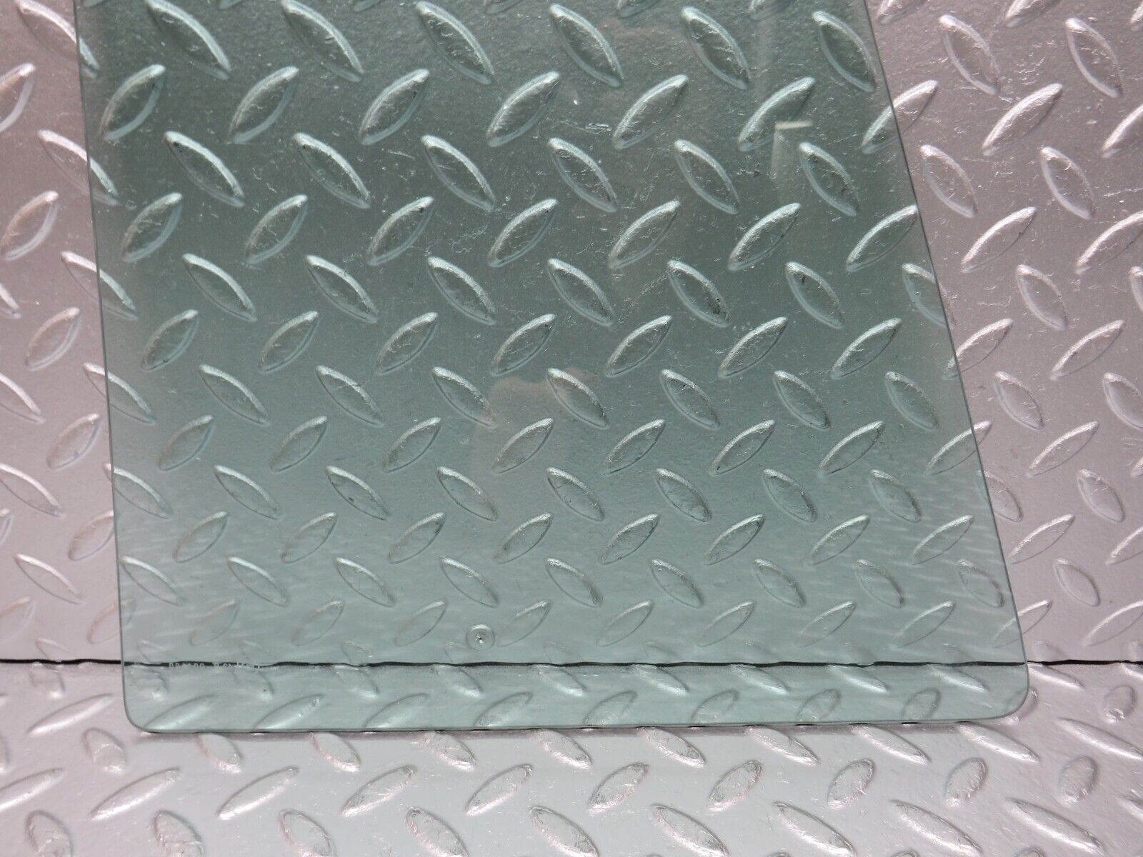 32498 Mercedes-Benz S124 300TE Wagon Rear Right Door Quarter Window Glass