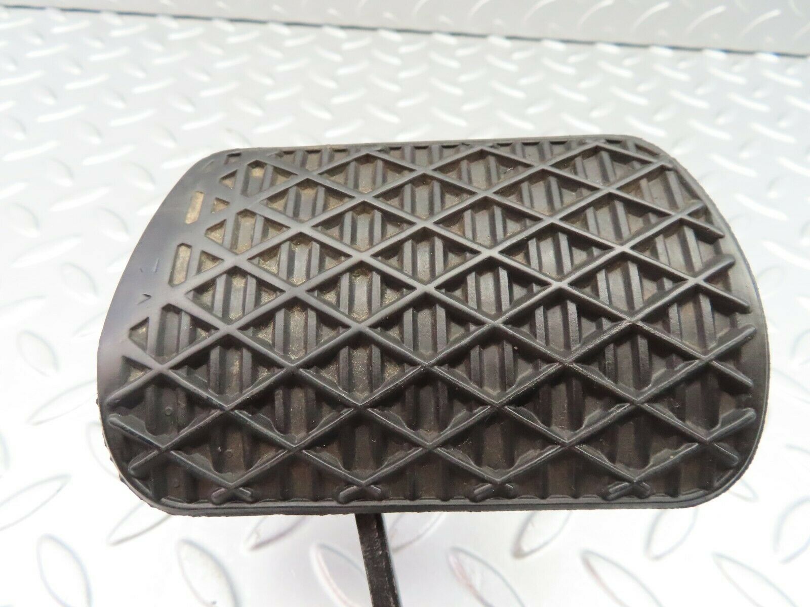 6780 Mercedes-Benz S124 E220 Wagon Brake Pedal 1232910082