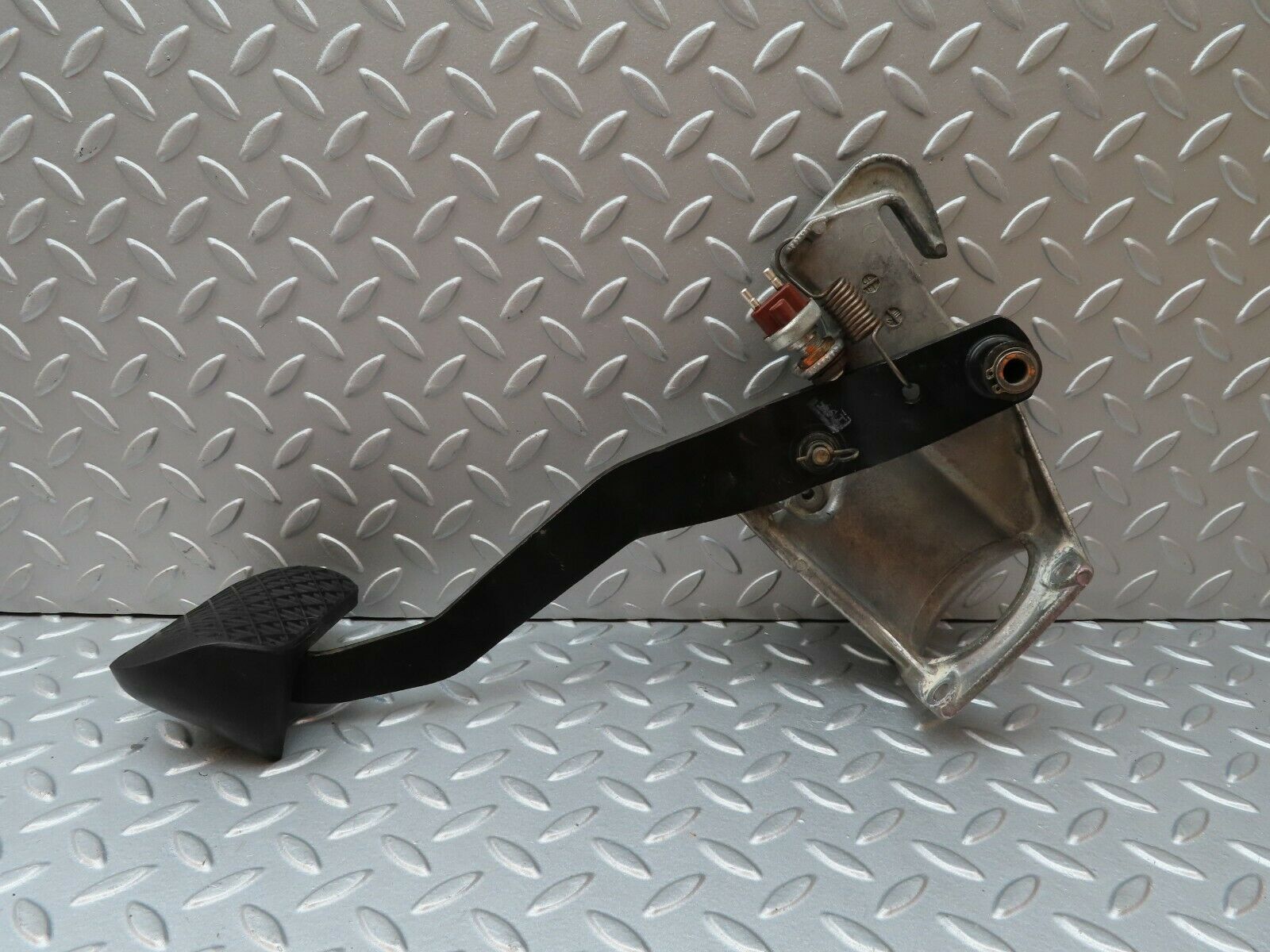 4349 Mercedes-Benz W123 230E Brake Pedal Assembly 1232900219