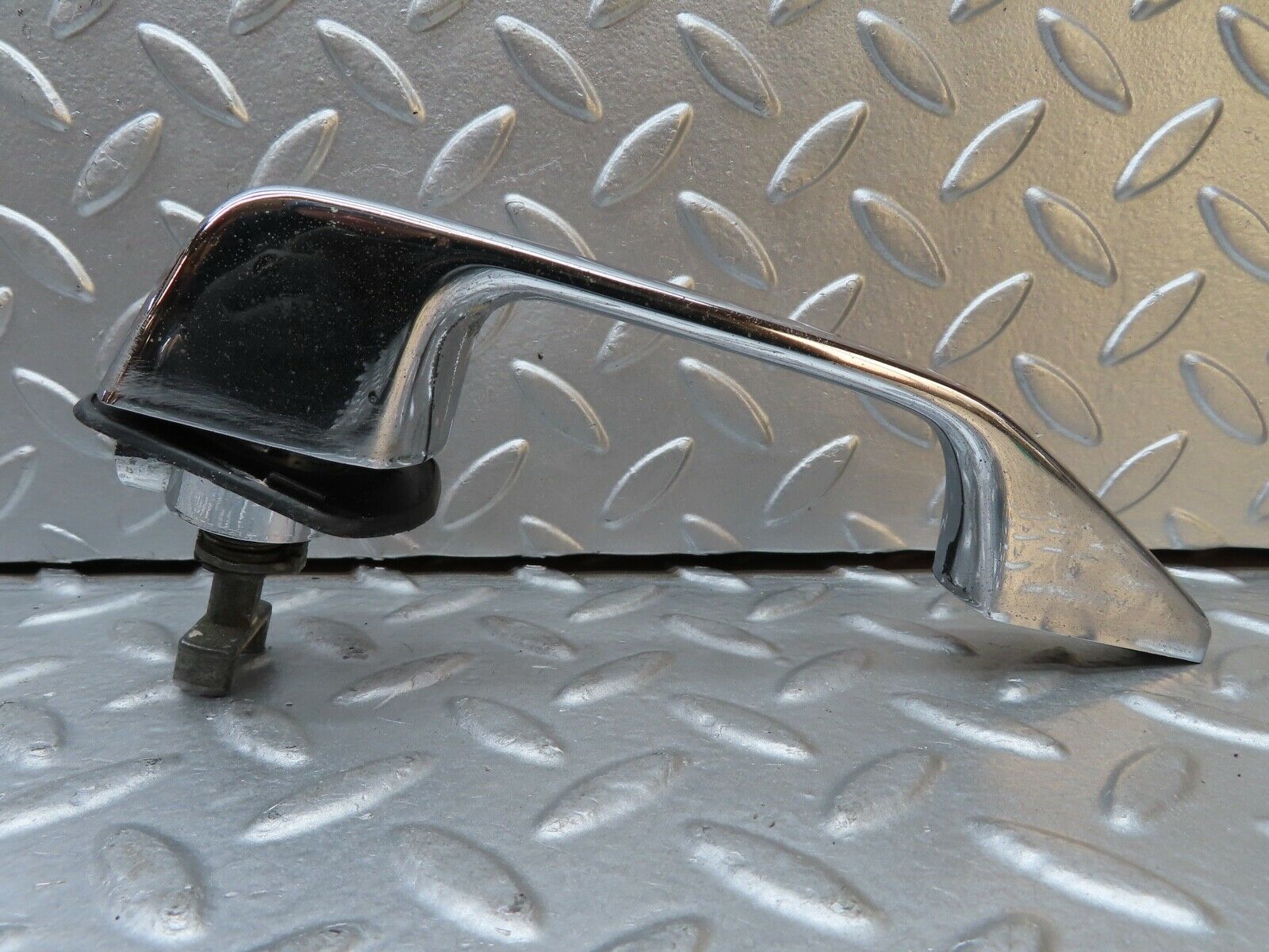 20836 Mercedes-Benz W114 250CE Coupe Door Handle Left No Key 1157660101