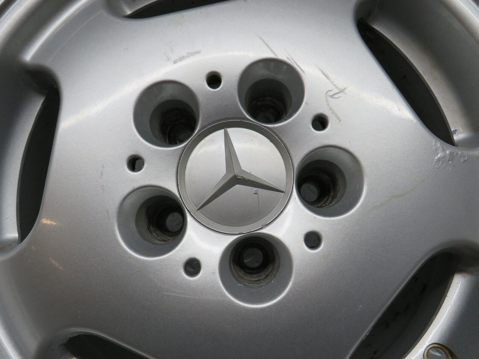 38190 Mercedes-Benz A124 Alloy Wheel 7Jx15H2 ET37 KBA44301