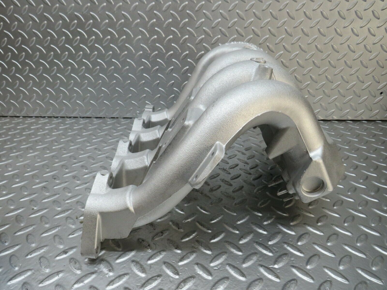 24332 Mercedes-Benz S124 220TE Wagon Intake Manifold 1111411201