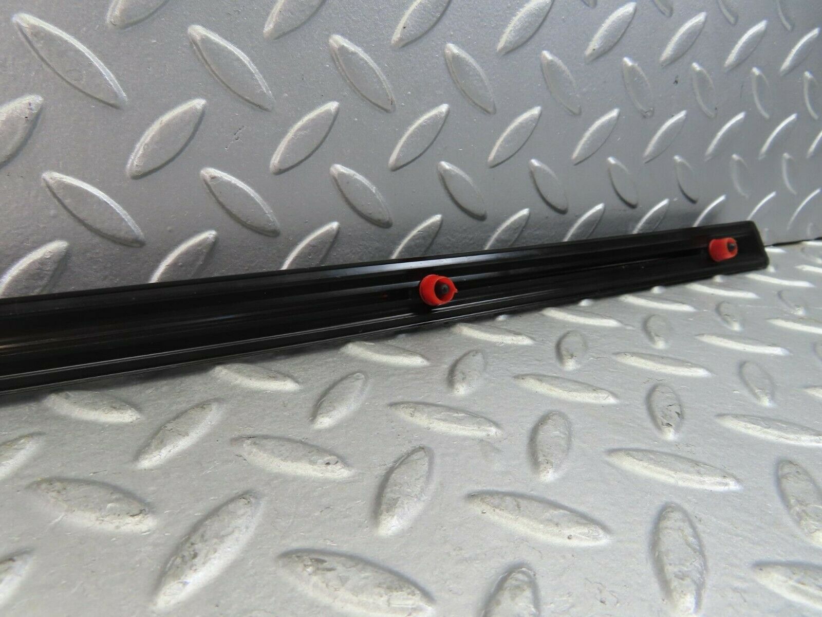 10278 Mercedes-Benz W123 Rear Left Door Centre Moulding Trim