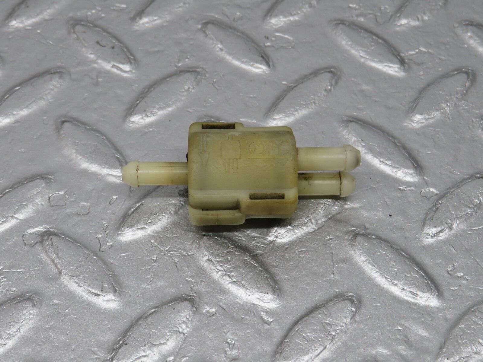 40689 Mercedes-Benz W123 300D Windscreen Washer Fluid Distributor