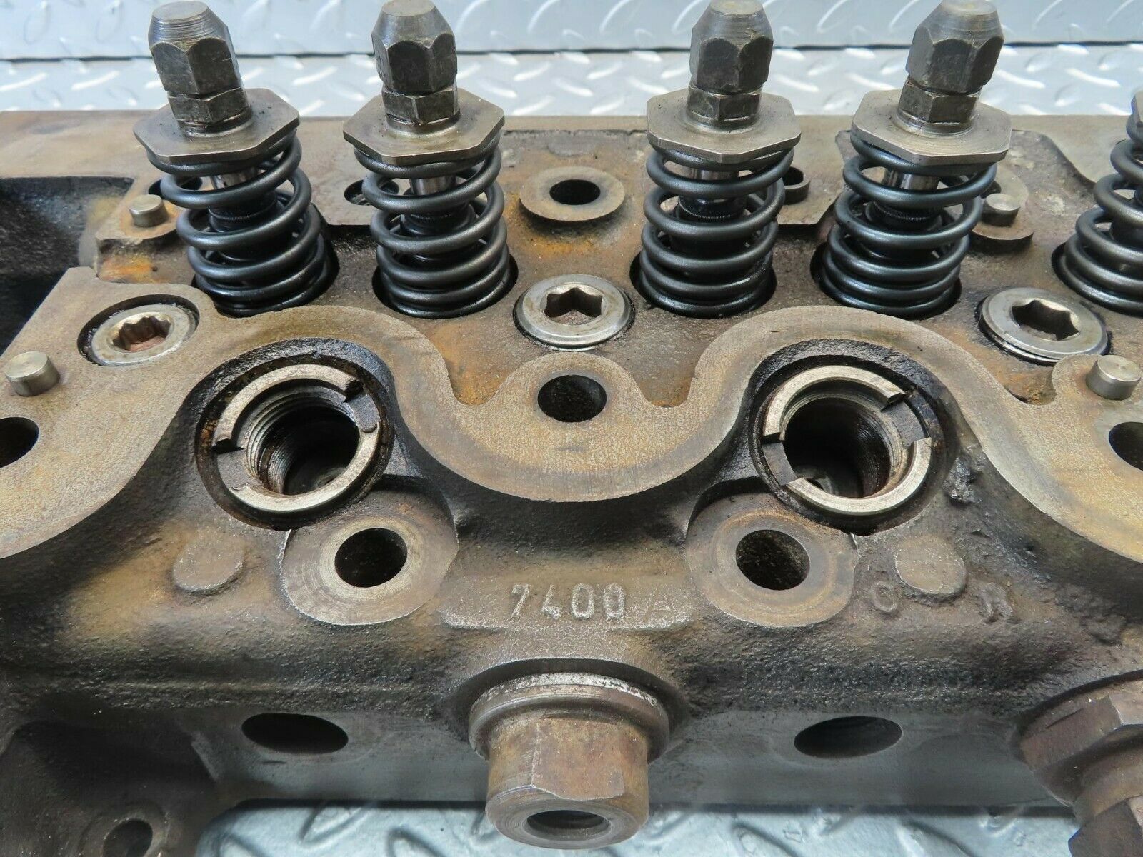 10948 Mercedes-Benz W115 220D Cylinder Head OM615.913