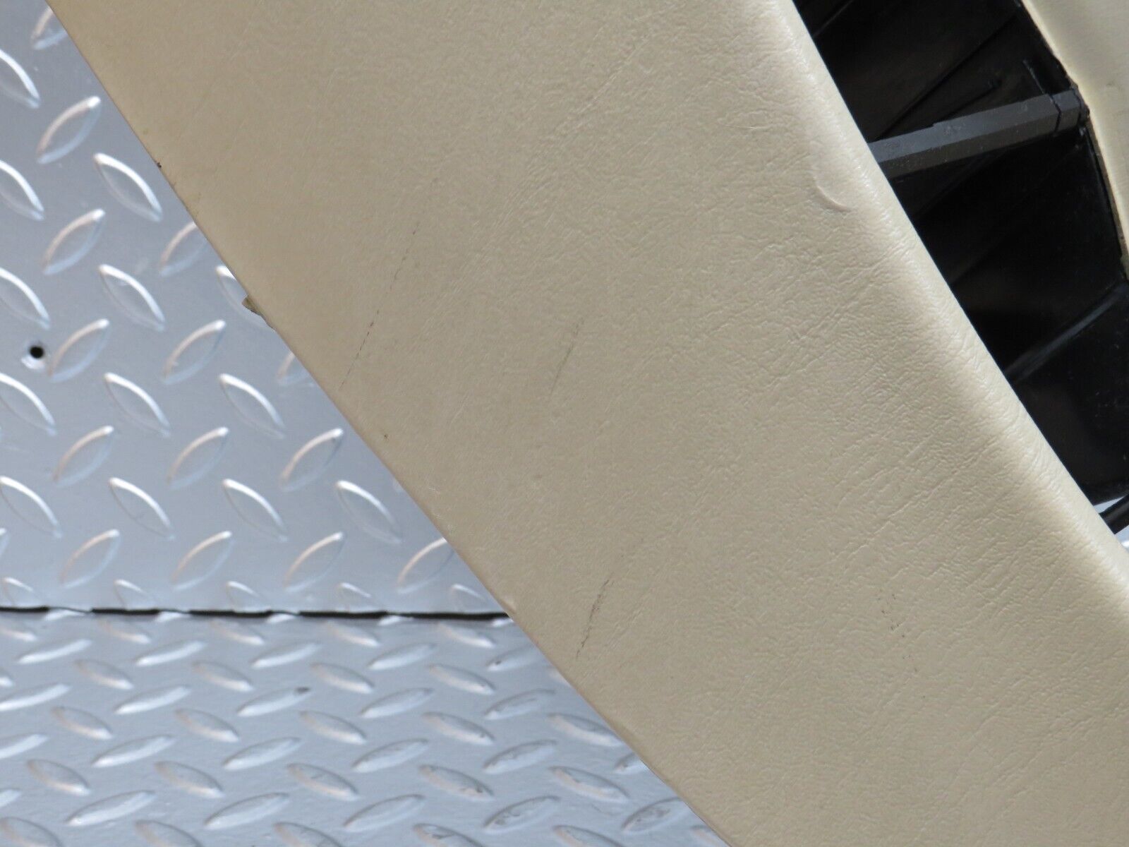 27619 Mercedes-Benz S124 300TE Wagon Centre Console Beige