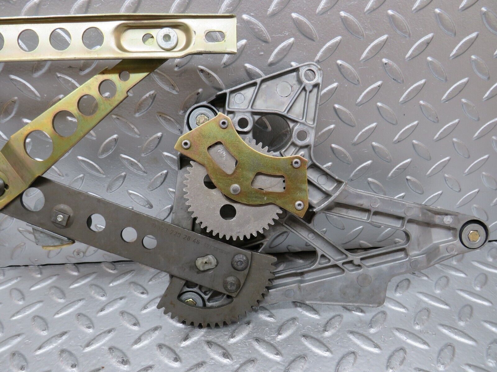 28015 Mercedes-Benz W123 280E Front Right Power Window Regulator 1237202846