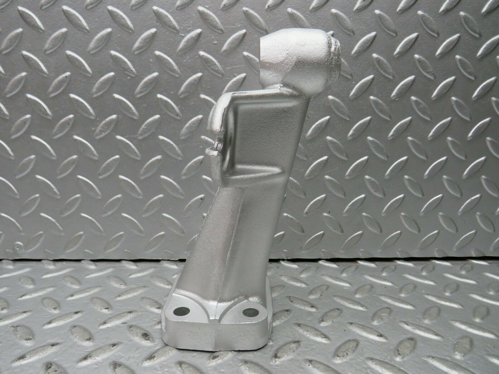 22157 Mercedes-Benz S123 280TE Wagon Engine Mount Bracket Right 1232230304