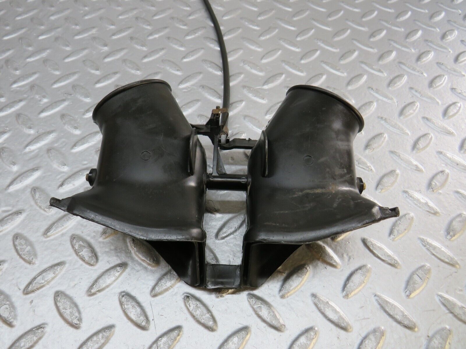 36999 Mercedes-Benz C126 420SEC Coupe Air Duct Heater Control 1268303044 1268301631