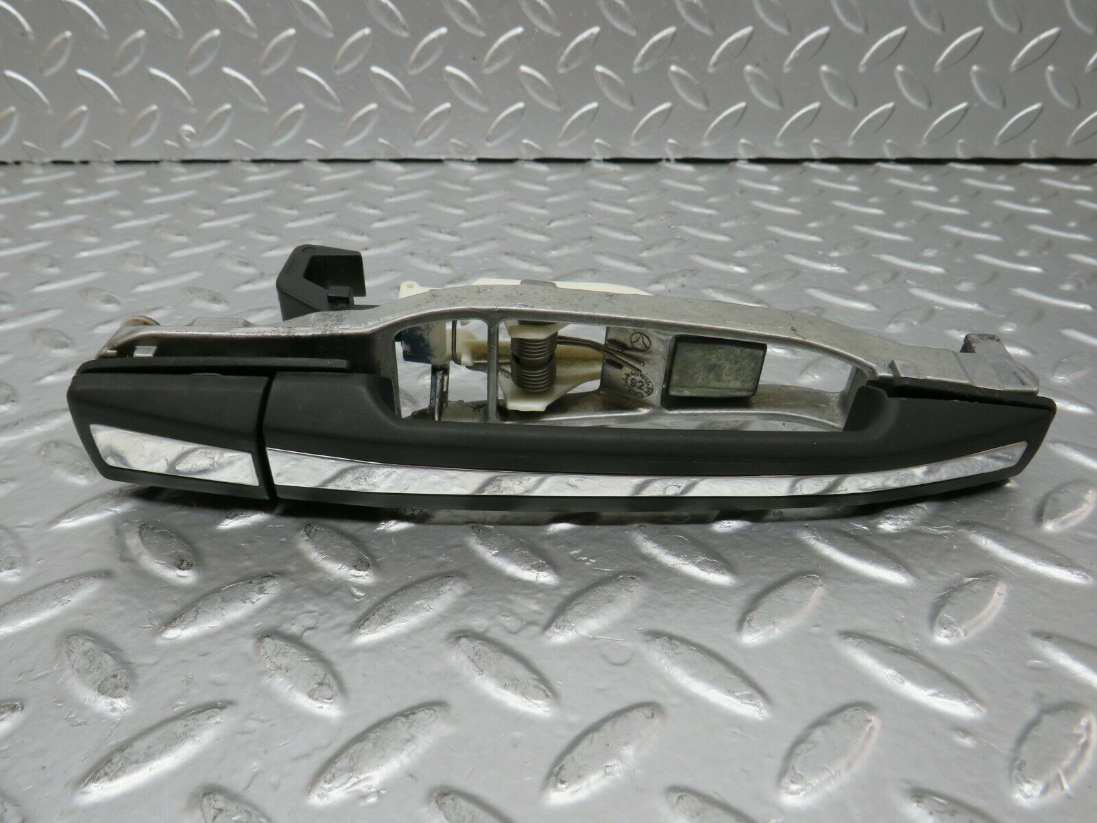 24257 Mercedes-Benz S124 220TE Rear Right Exterior Door Handle