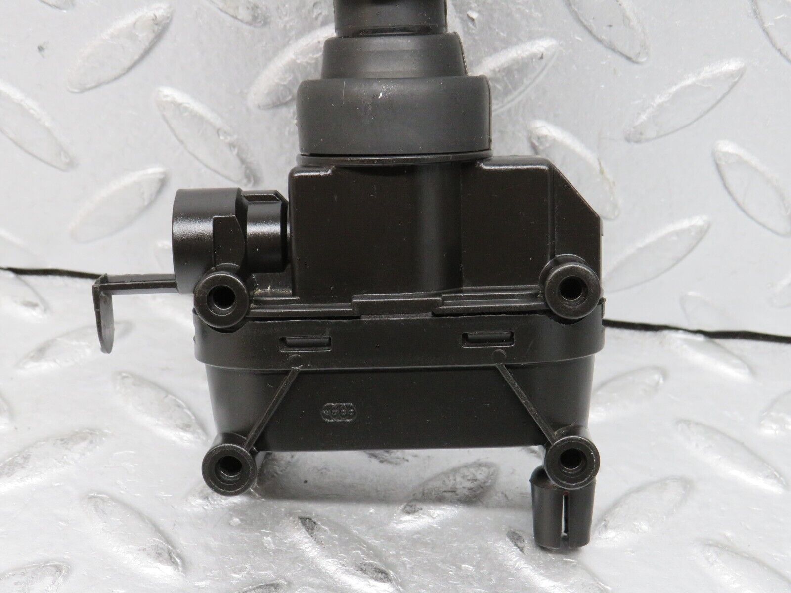 37772 Mercedes-Benz A124 320E Cabriolet Left Door Lock Vacuum Actuator