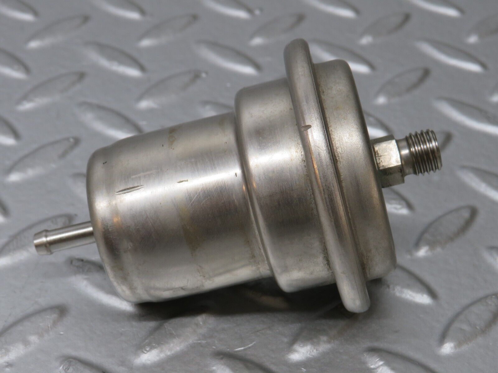 36357 Mercedes-Benz W126 420SE Fuel Pressure Regulator Bosch 0004760921 0438170055