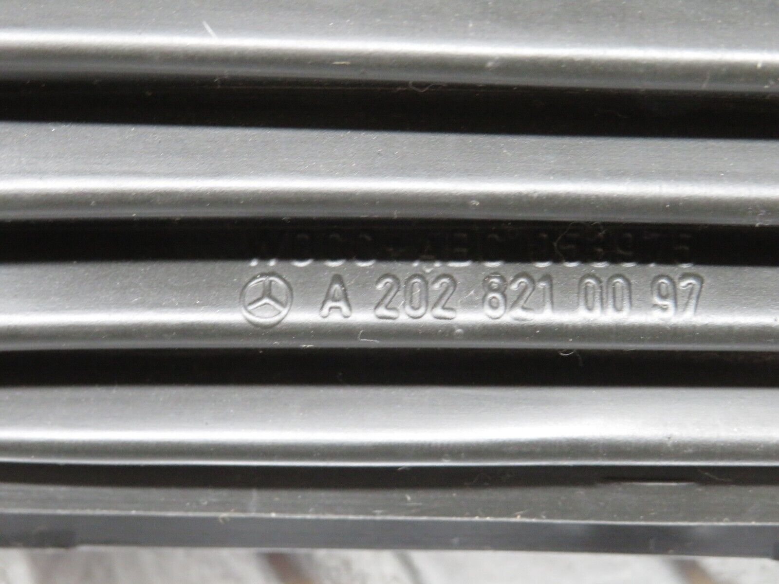 33456 Mercedes-Benz W202 C180 Front Door Wire Protector Rubber 2028210097