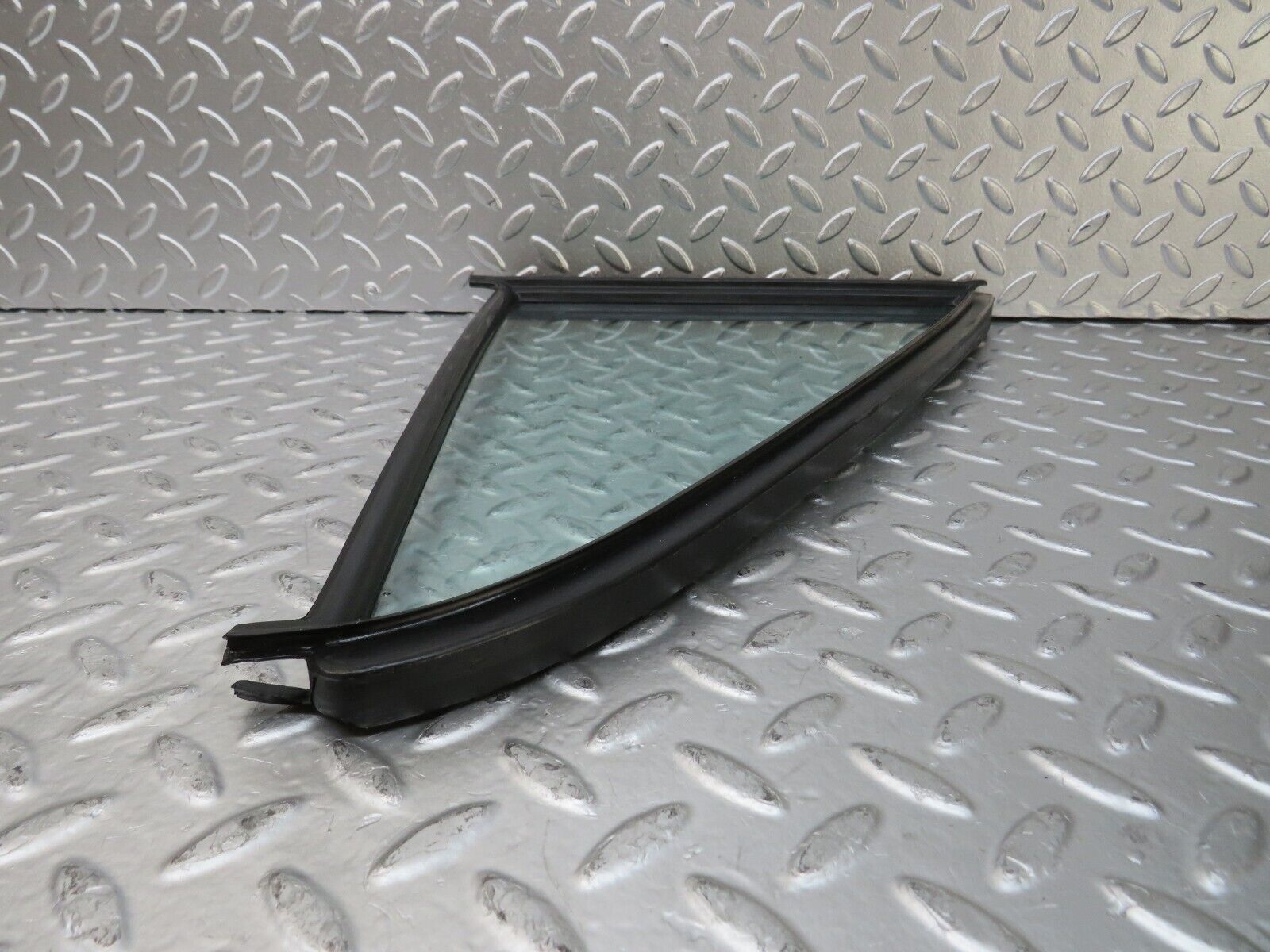 26059 Mercedes-Benz W116 450SE Rear Right Quarter Window Glass