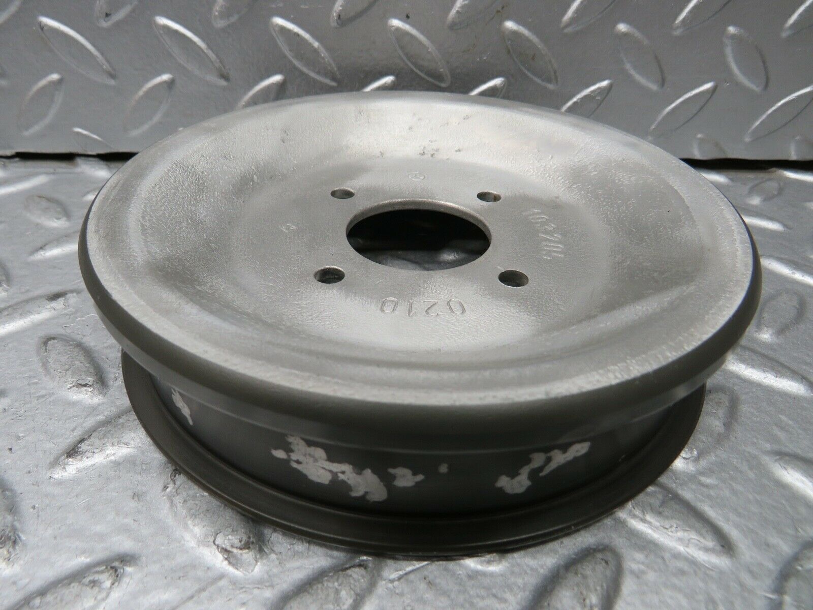 21757 Mercedes-Benz W126 300SE Engine Cooling Fan Pulley 1032050210
