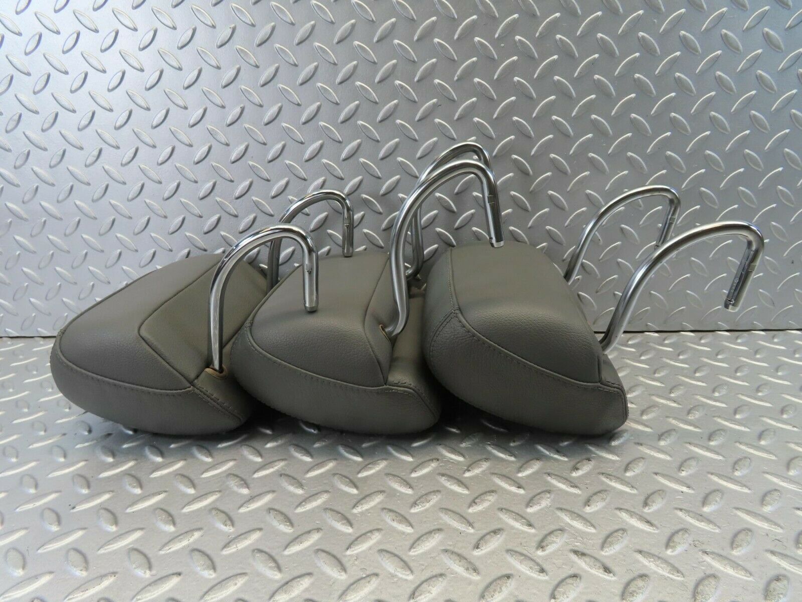 11189 Mercedes-Benz W221 S320 Rear Headrest Set