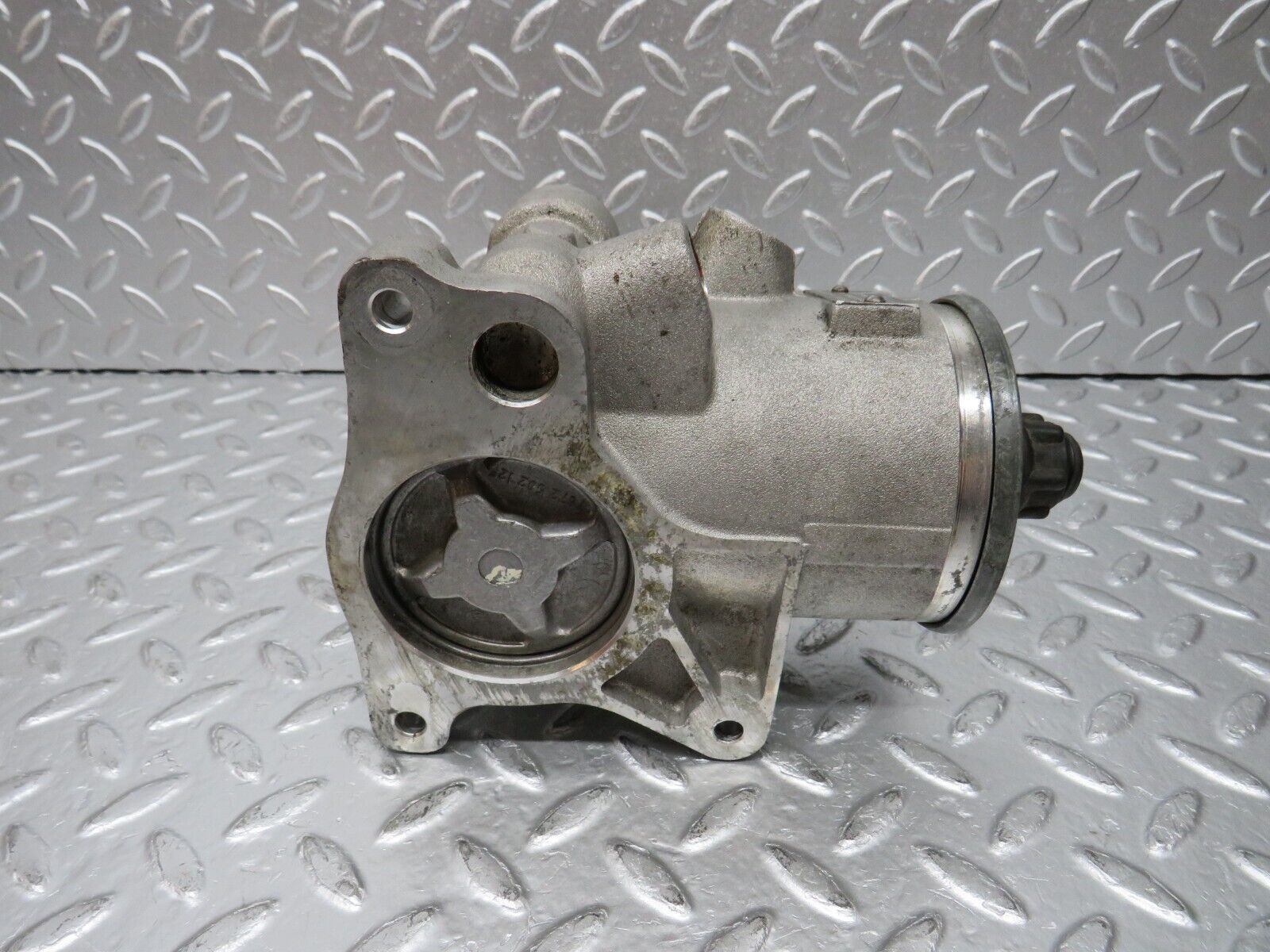 30839 Mercedes-Benz W201 190E 2.0L Power Steering Pump 2014601480 7671501142