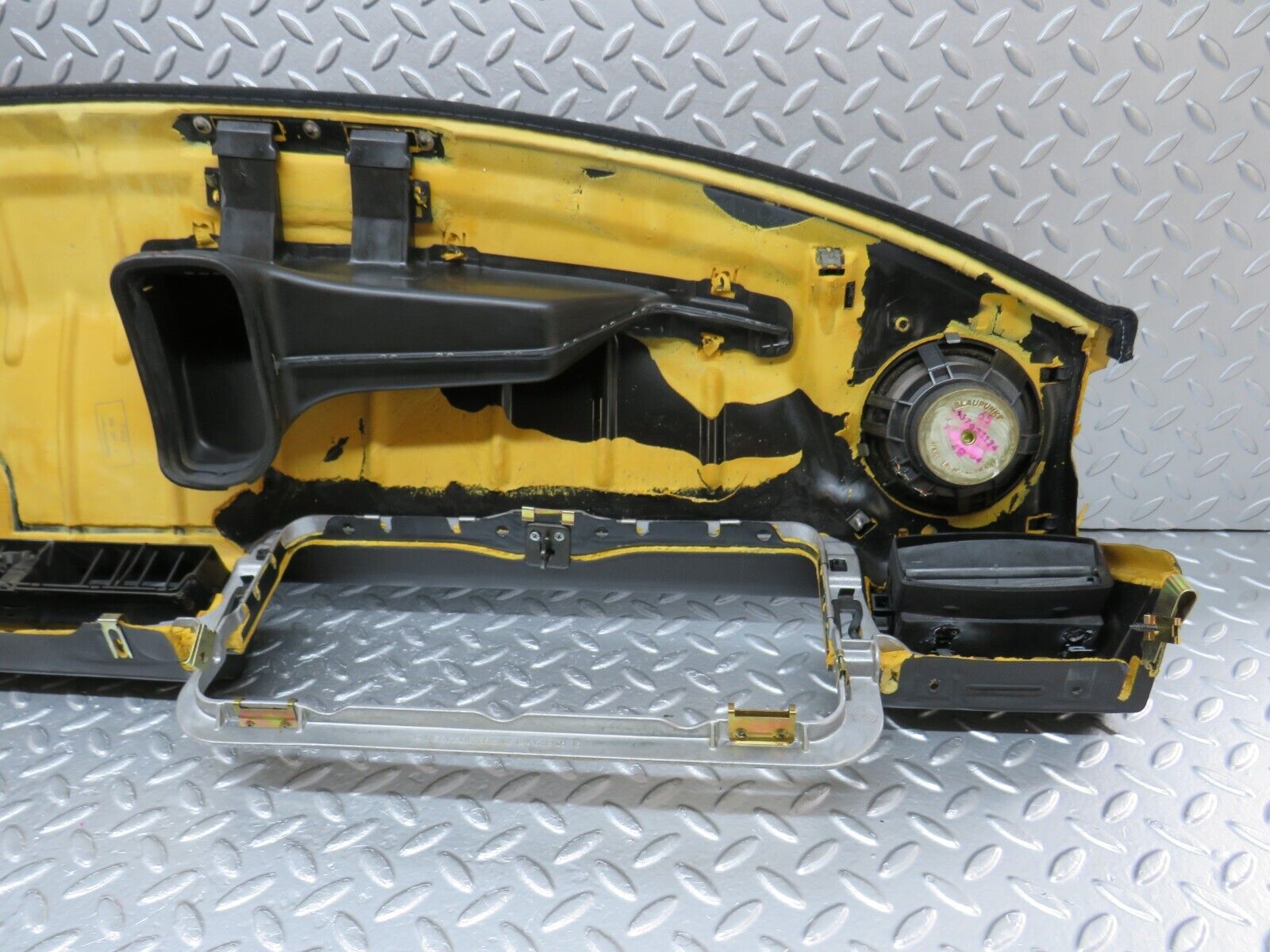 34032 Mercedes-Benz W124 260E Dashboard Brown