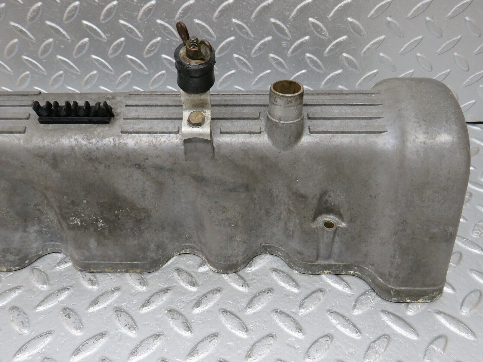 34537 Mercedes-Benz C126 380SEC Cylinder Head Valve Cover Left 1170160005
