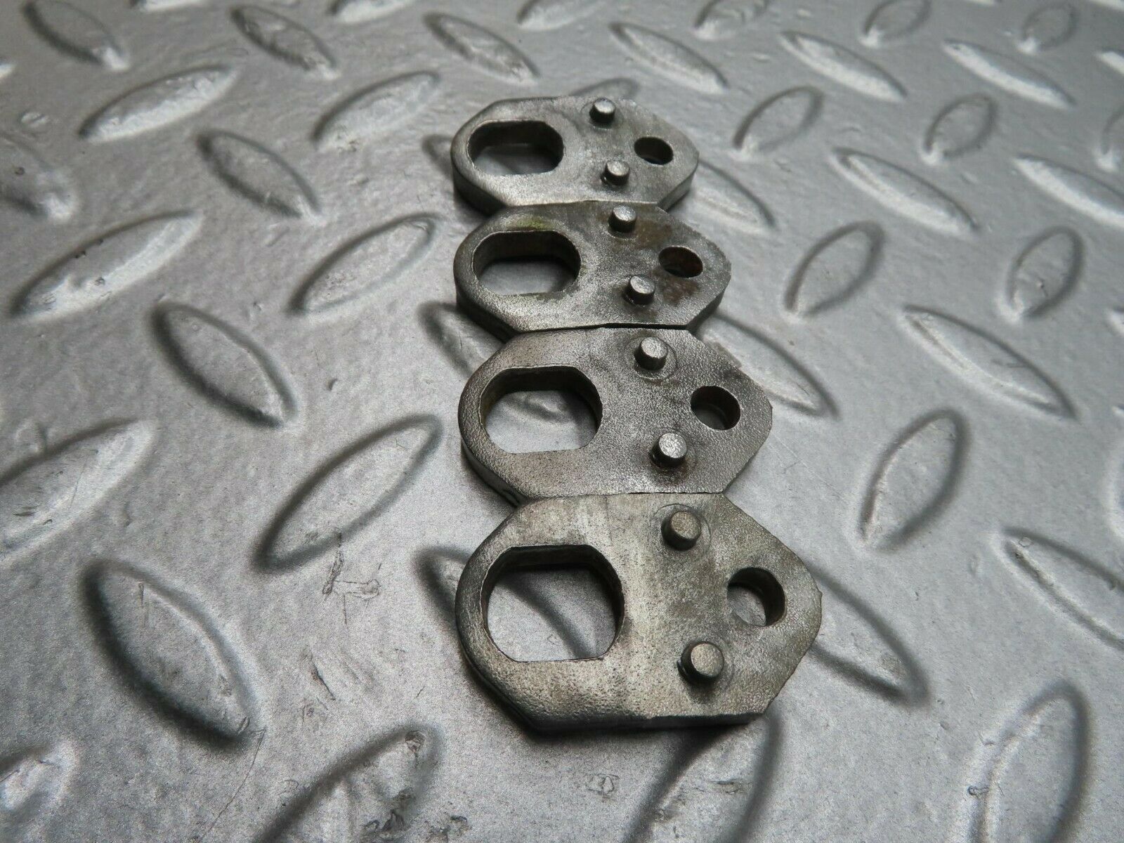 15634 Mercedes-Benz R107 450SL Fuel Injector Bracket 4pcs