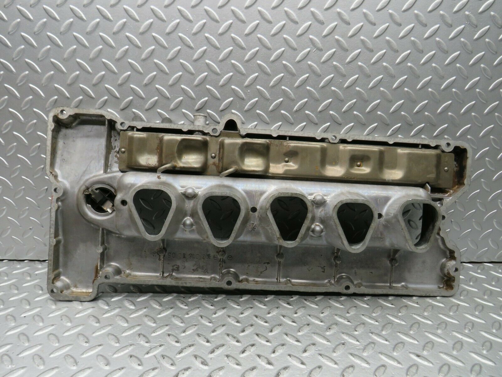 22232 Mercedes-Benz S123 280TE Wagon Cylinder Head Valve Cover 1100160905