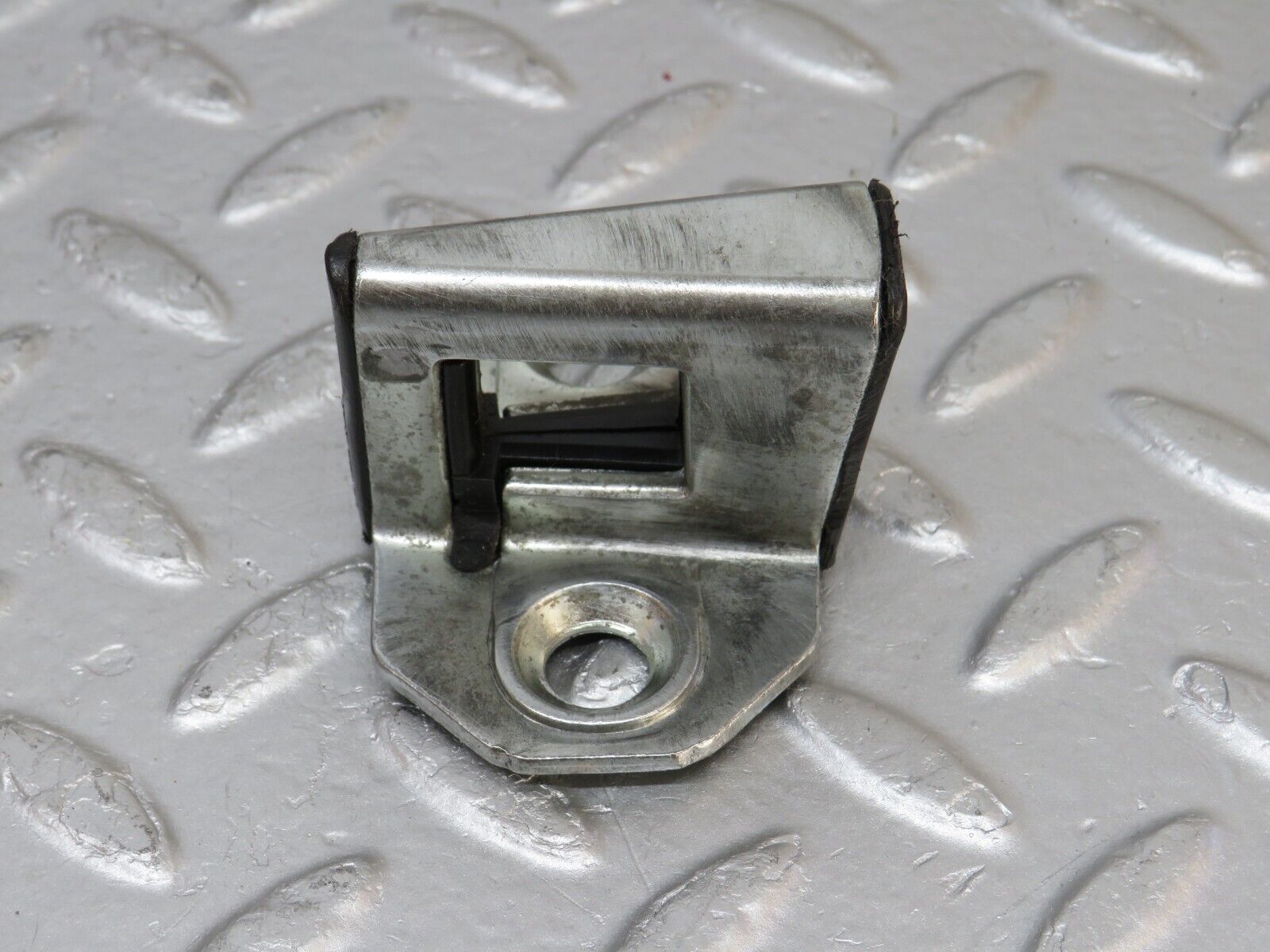 33374 Mercedes-Benz W202 C180 Door Lock Latch